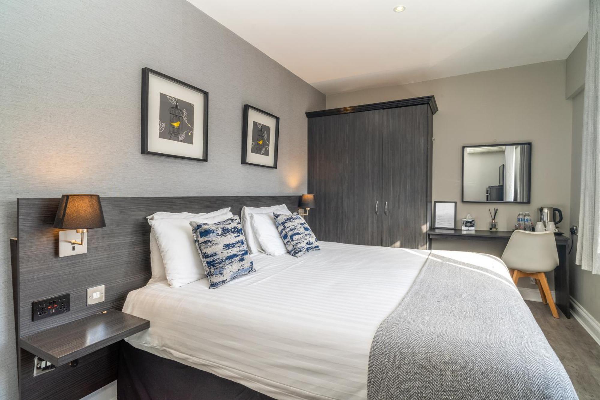 Croft Court Hotel London Room photo