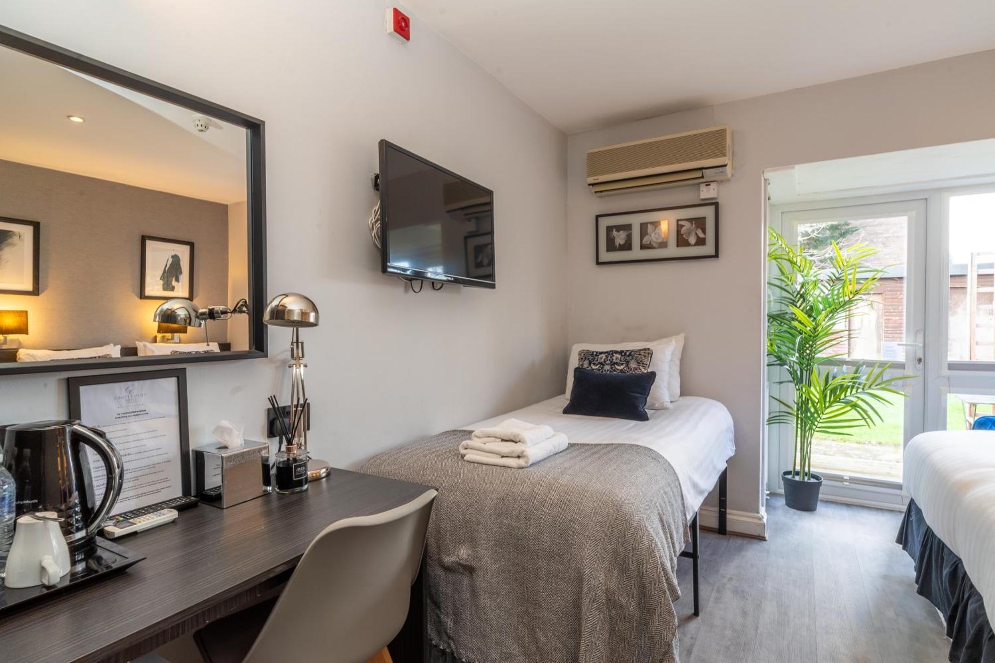 Croft Court Hotel London Room photo