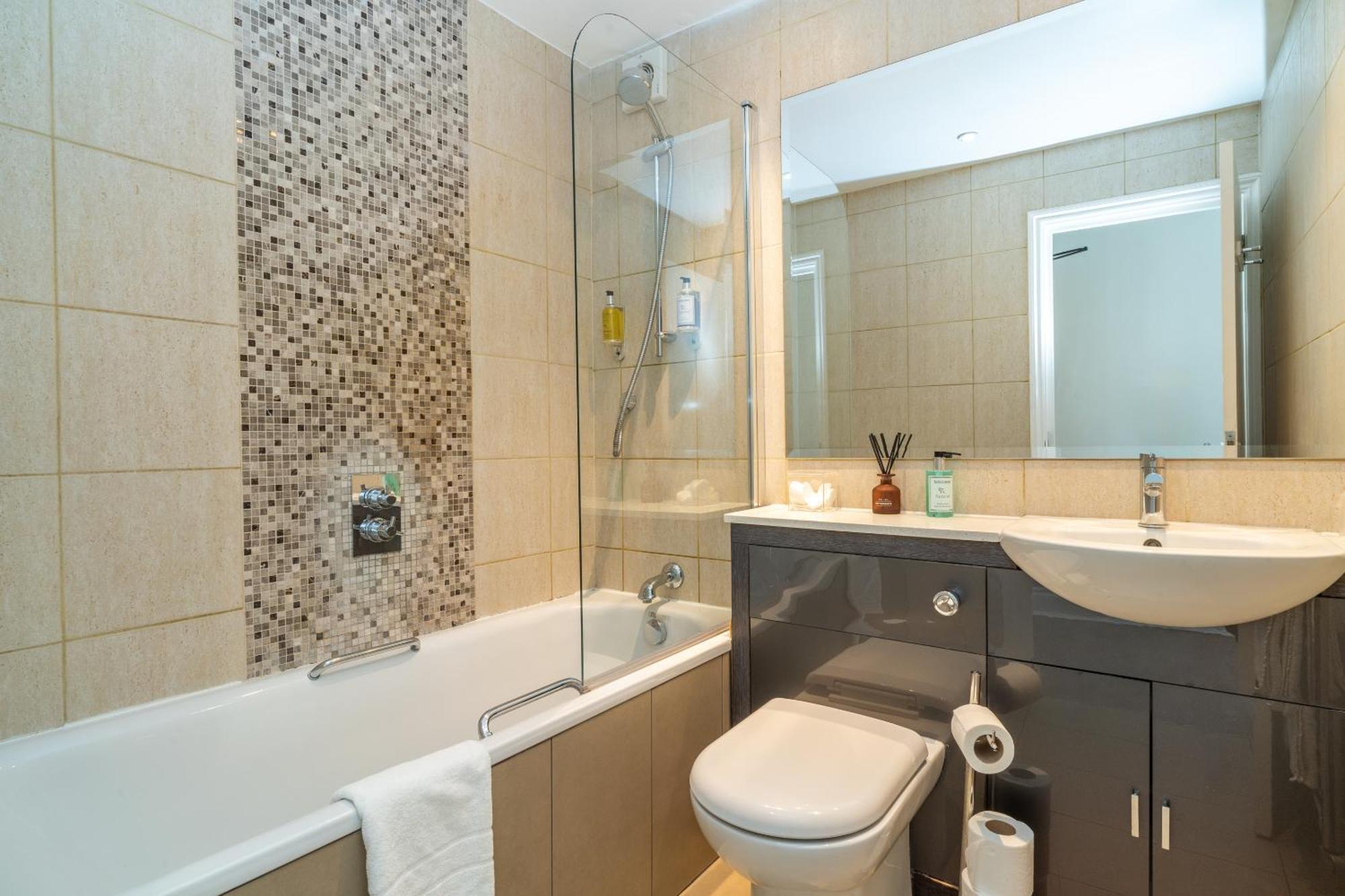 Croft Court Hotel London Room photo