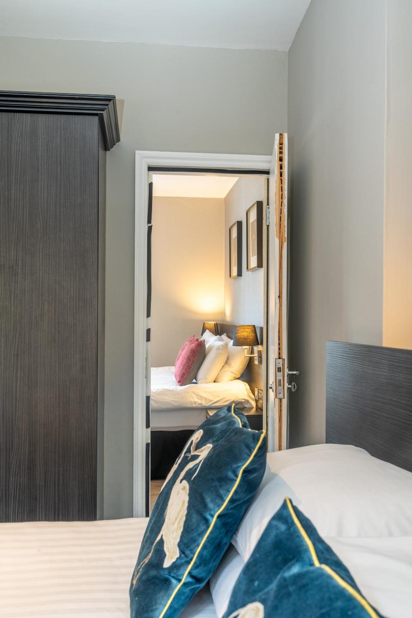 Croft Court Hotel London Room photo
