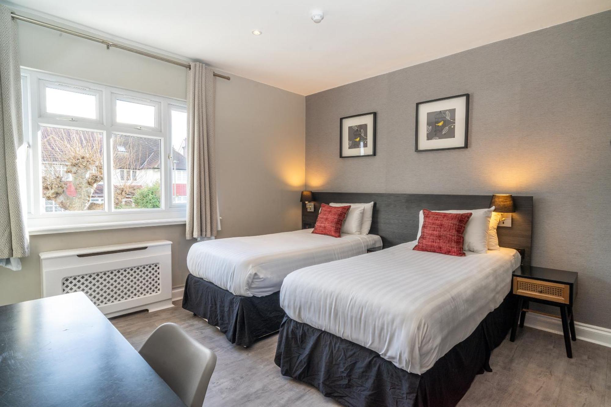 Croft Court Hotel London Room photo