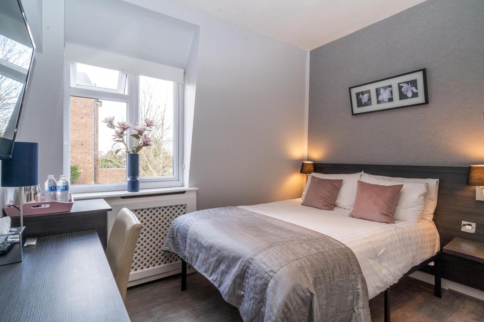 Croft Court Hotel London Room photo