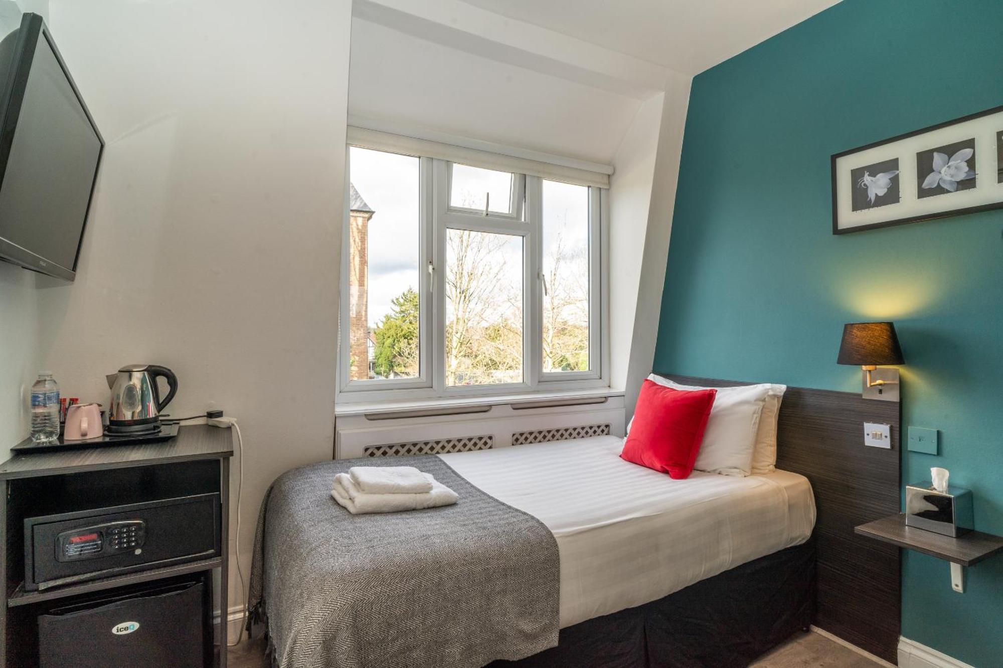 Croft Court Hotel London Room photo