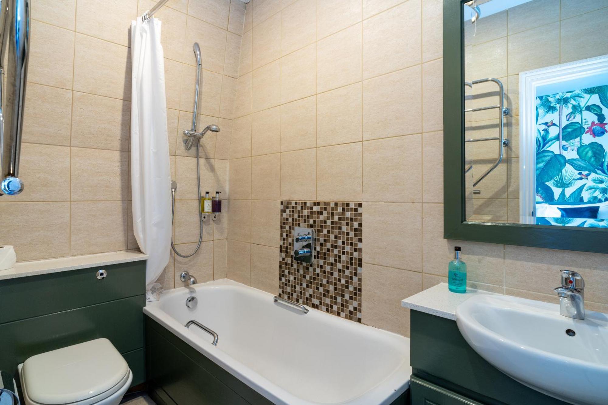 Croft Court Hotel London Room photo
